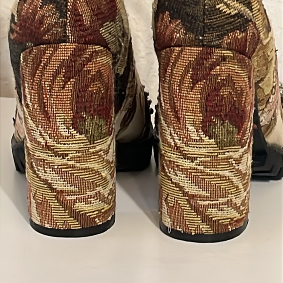 Jeffrey Campbell Lilith-2 Floral Fabric Stud Lace-up Zip Ankle Boots. Size 8M - Picture 8 of 10